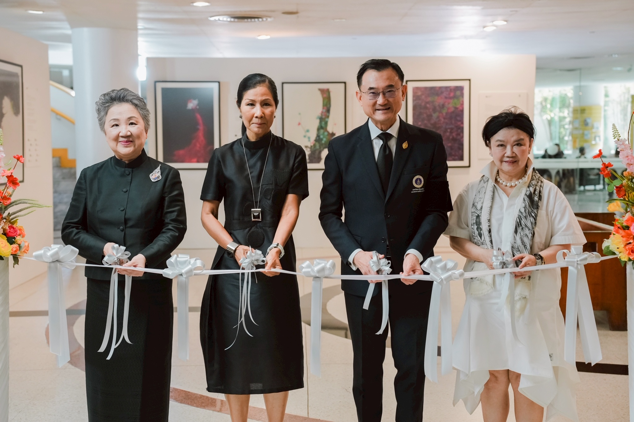 ศิริราชจัดนิทรรศการ “Let Hope Bloom : ปล่อยความหวังให้เบ่งบาน” เปลี่ยนภาพเซลล์มะเร็งเป็นศิลปะแห่งความหวัง เพื่อผู้ป่วยโรคมะเร็งศิริราช